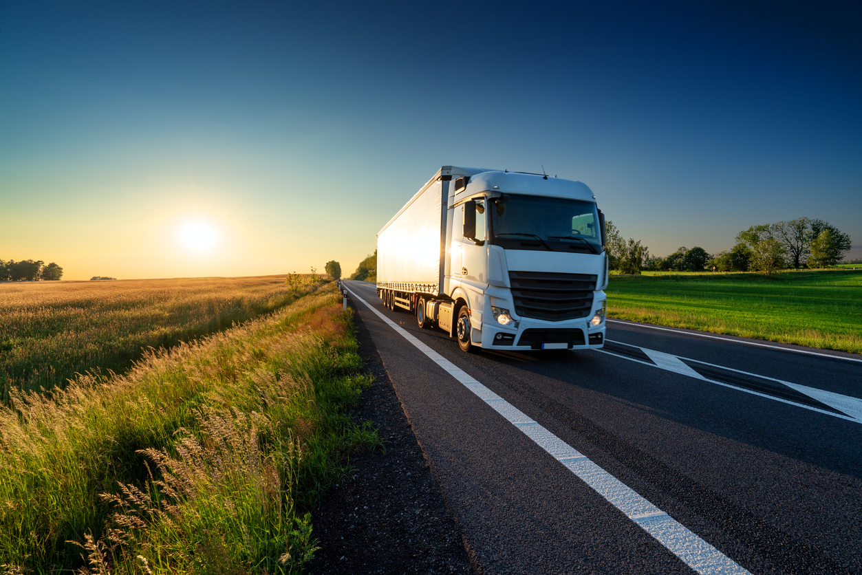 How Fast Can Commercial Trucks Safely Travel on Highways